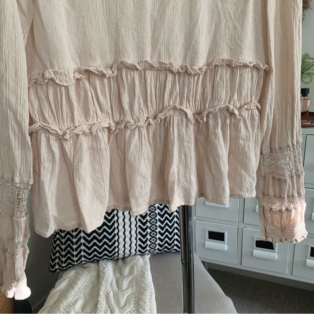 ๐ชด$5/25๐ชด American Eagle Blush Pink Lace V-Neck Peplum Blouse Top Small - Picture 10 of 15